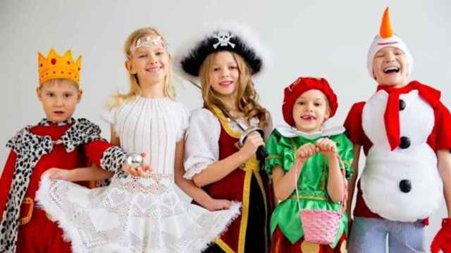 Varios niños lucen su disfraz de Carnaval / EP