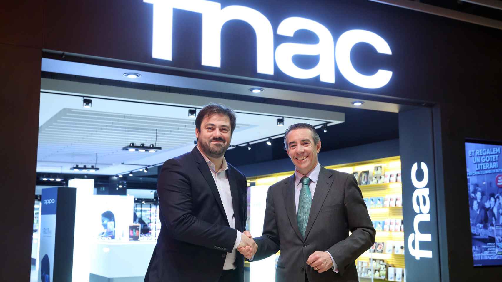 Enrique Martínez, director general del Grupo Fnac Darty, y Juan Antonio Alcaraz, director general de CaixaBank / LACAIXA
