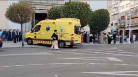 La ambulancia a las puertas de la iglesia