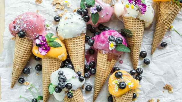 Surtido de helados veganos en una heladería de Barcelona / UNSPLASH