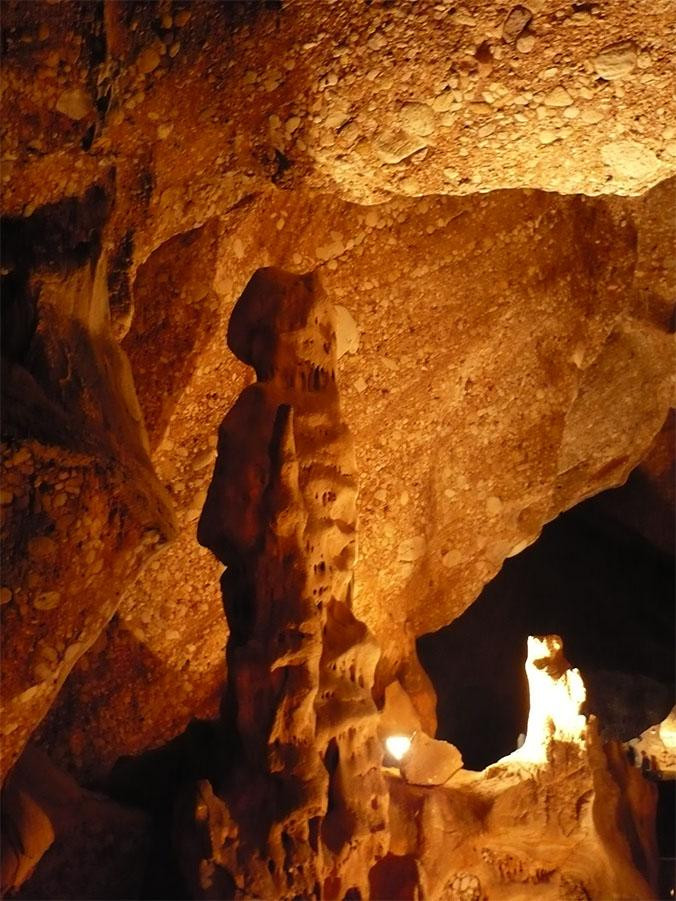Cueva Fría de Collbató / ELNYES - WIKIMEDIA COMMONS