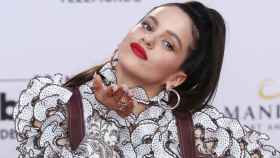 La cantante Rosalía criticada por lucir una chaqueta de piel / GTRES
