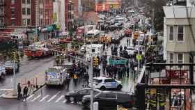 Los servicios de emergencias en las calles de Nueva York, tras el tiroteo / JUSTIN LANE - EPA