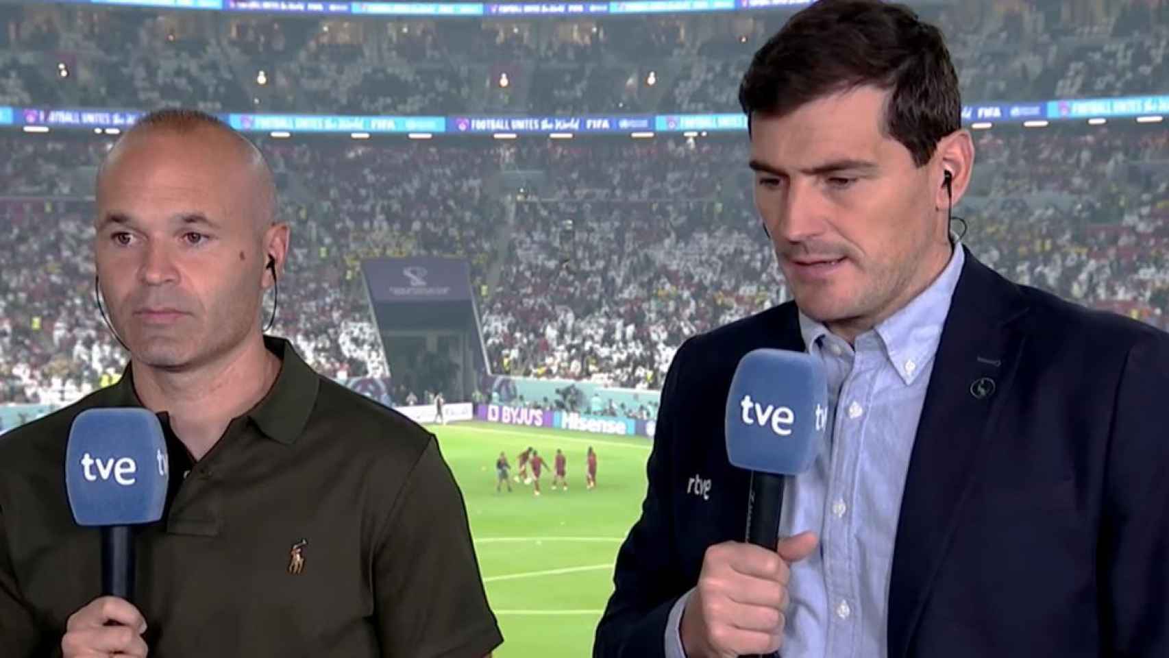 Andrés Iniesta e Iker Casillas, durante una transmisión de TVE / REDES