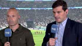 Andrés Iniesta e Iker Casillas, durante una transmisión de TVE / REDES
