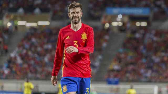 Una foto de Gerard Piqué durante un partido con la selección española / EFE