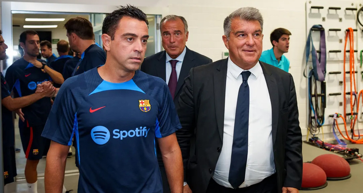 Xavi y Laporta se muestran muy unidos en la lucha por los objetivos del Barça / FCB