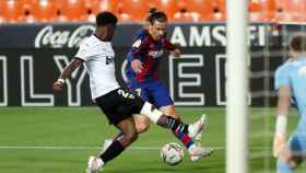 Griezmann disparando a portería contra el Valencia / FC Barcelona