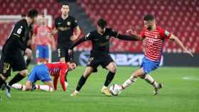Trincao, Messi y Busquets en una acción ante el Granada en la Copa del Rey / FCB