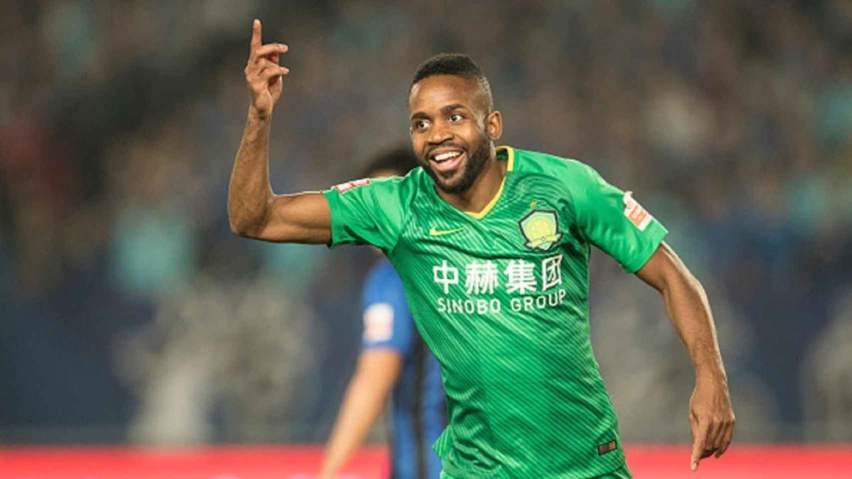 Bakambu celebra un gol con el Beijing Guoan / Redes