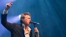 El cantante, líder de Roxy Music, Bryan Ferry, en una actuación / EFE