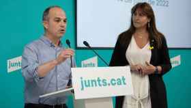 El secretario general de Junts per Catalunya (JxCat), Jordi Turull (i) y la presidenta del partido, Laura Borràs, han analizado el pacto con ERC, al que han lanzado un ultimátum / EUROPA PRESS