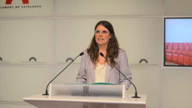 La portavoz de JxCat en el Parlament, Mònica Sales, en rueda de prensa / EUROPA PRESS
