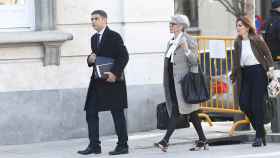 El exjefe de los Mossos d’Esquadra Josep Lluís Trapero llega al Tribunal Supremo, acompañado de su abogada, Olga Tubau (c) / EP