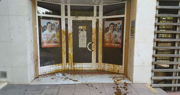 Ataque con excrementos en la sede de Ciudadanos en L'Hospìtalet de Llobregat / CG
