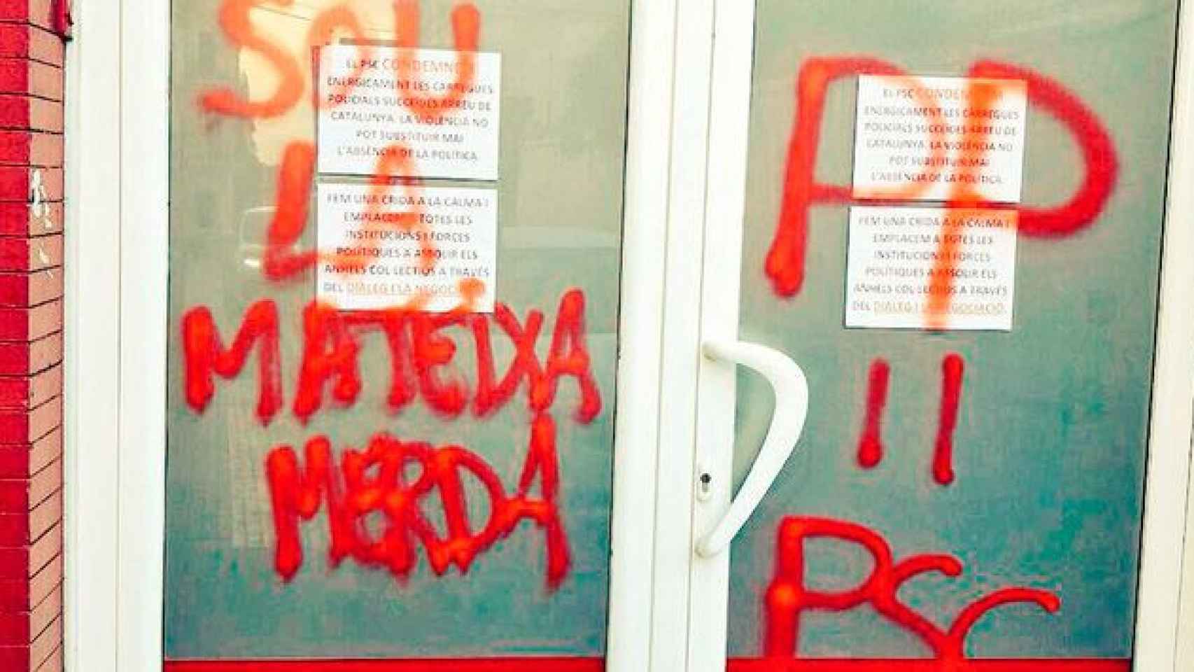 Imagen del ataque a la sede del PSC en Sant Sadurní d'Anoia / CG