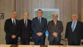 Enric Colet, el primero por la derecha, cuando era secretario de la Consejería de Empresa. El consejero, Josep Maria Mena, aparece en el centro de la foto.