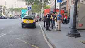 Un taxi aparcado en una parada de Barcelona, como desde el que se tiró en marcha un joven el pasado sábado / EUROPA PRESS
