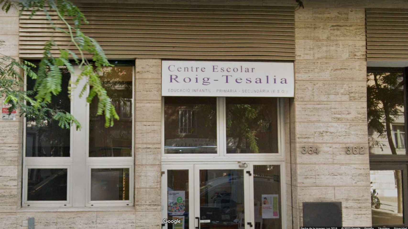 Centro escolar Roig Tesalia, escuela que cierra y que supone un doble drama para una familia con un niño autista / STREET VIEWS
