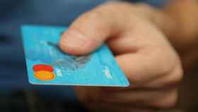Una tarjeta de crédito, como la que utilizaron los estafadores para robar a la víctima / PIXABAY