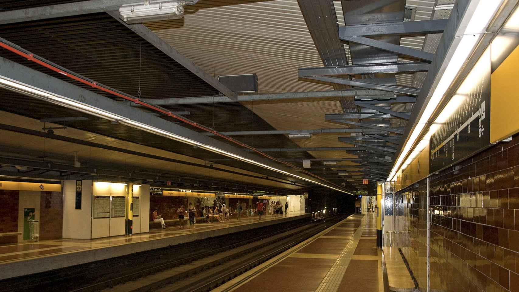 Estación de metro de Bogatell, en Barcelona, donde comenzó la paliza / WIKIPEDIA