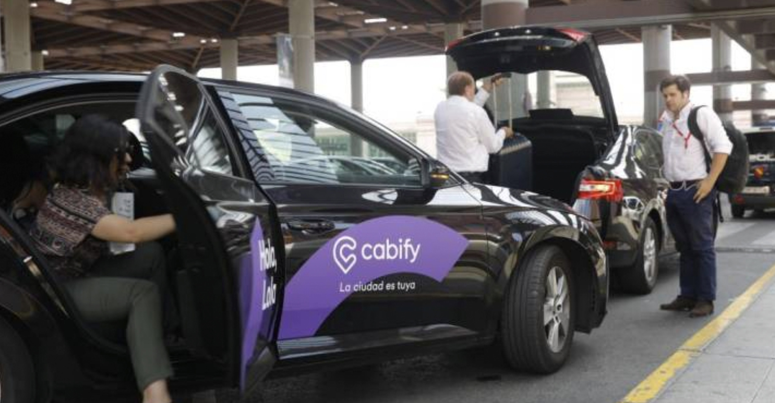Un vehículo de la VTC Cabify en el aeropuerto de Barcelona / CABIFY