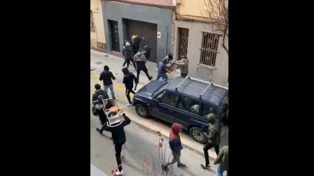 Cinco detenidos tras una batalla campal en Cornellà / TWITTER