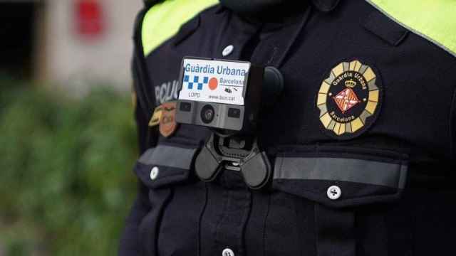 Foto de archivo de un agente de la Guardia Urbana de Barcelona, cuerpo que ha detenido a los vendedores de droga / EUROPA PRESS