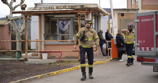 Un bombero de la Generalitat durante las tareas de rescate en la mina de Súria / LUIS MIGUEL AÑÓN - CRÓNICA GLOBAL