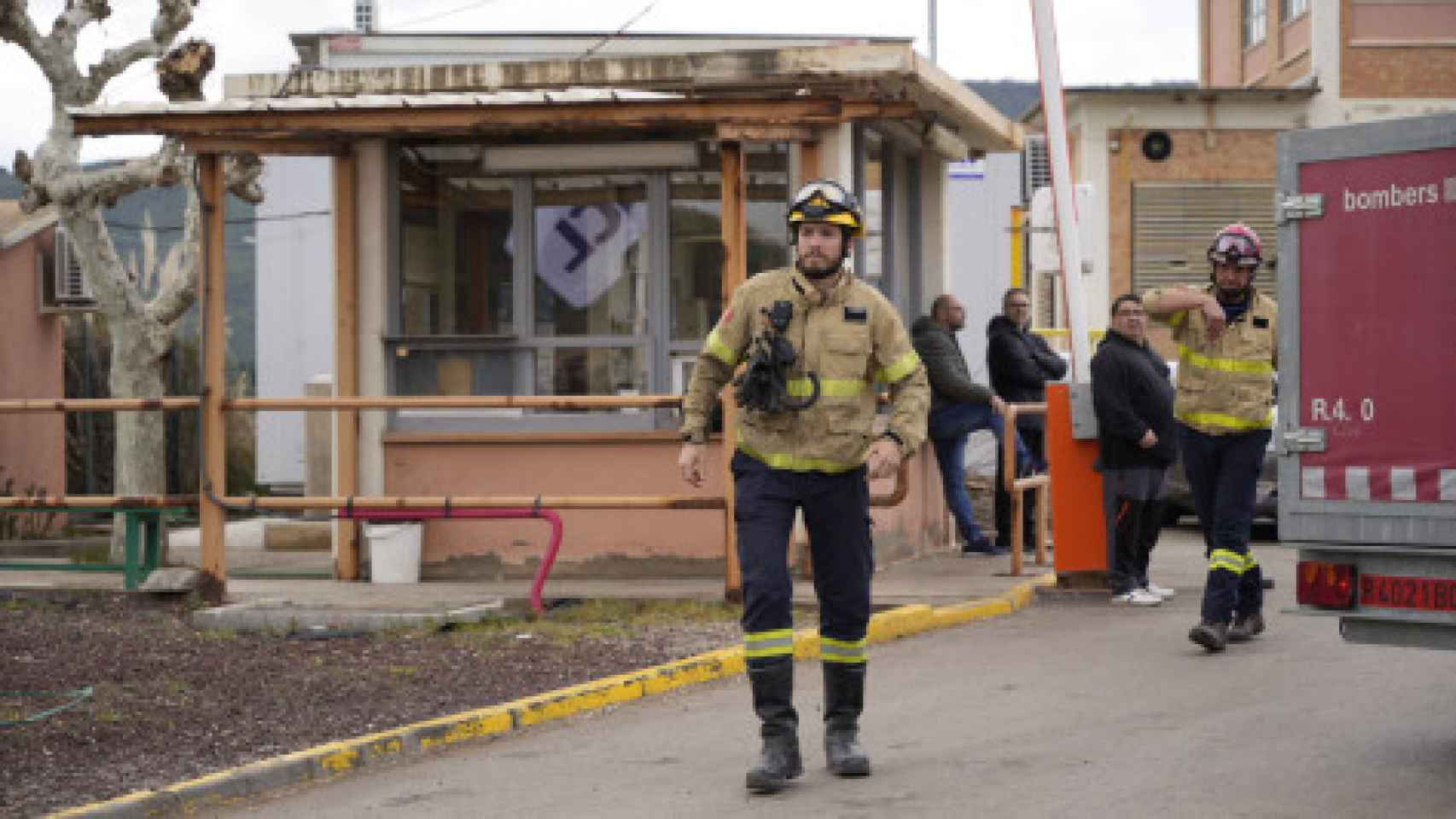 Un bombero de la Generalitat durante las tareas de rescate en la mina de Súria / LUIS MIGUEL AÑÓN - CRÓNICA GLOBAL