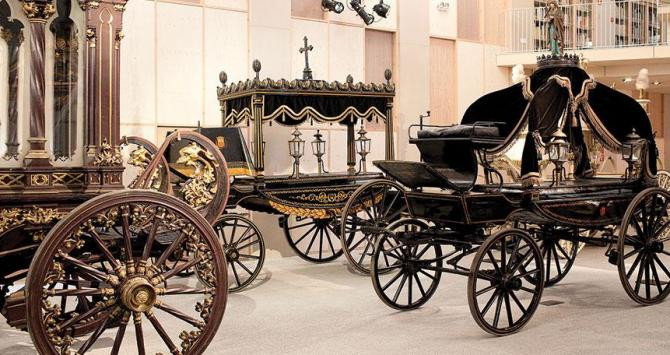 Exposición de carrozas fúnebres / CBSA