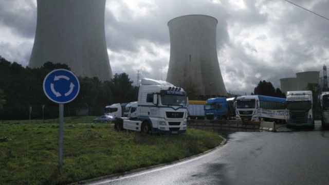 Transportistas de carbón bloquean las salidas de la central térmica de Endesa en As Pontes de García (Galicia) / EP