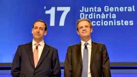 Jordi Gual (d) y Gonzalo Gortázar (i), presidente y consejero delegado de Caixabank, la entidad que ha abierto el mercado de deuda al emitir 1.375 millones de cédulas hipotecarias / CG