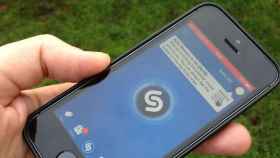 Un móvil con la aplicación Shazam en uso