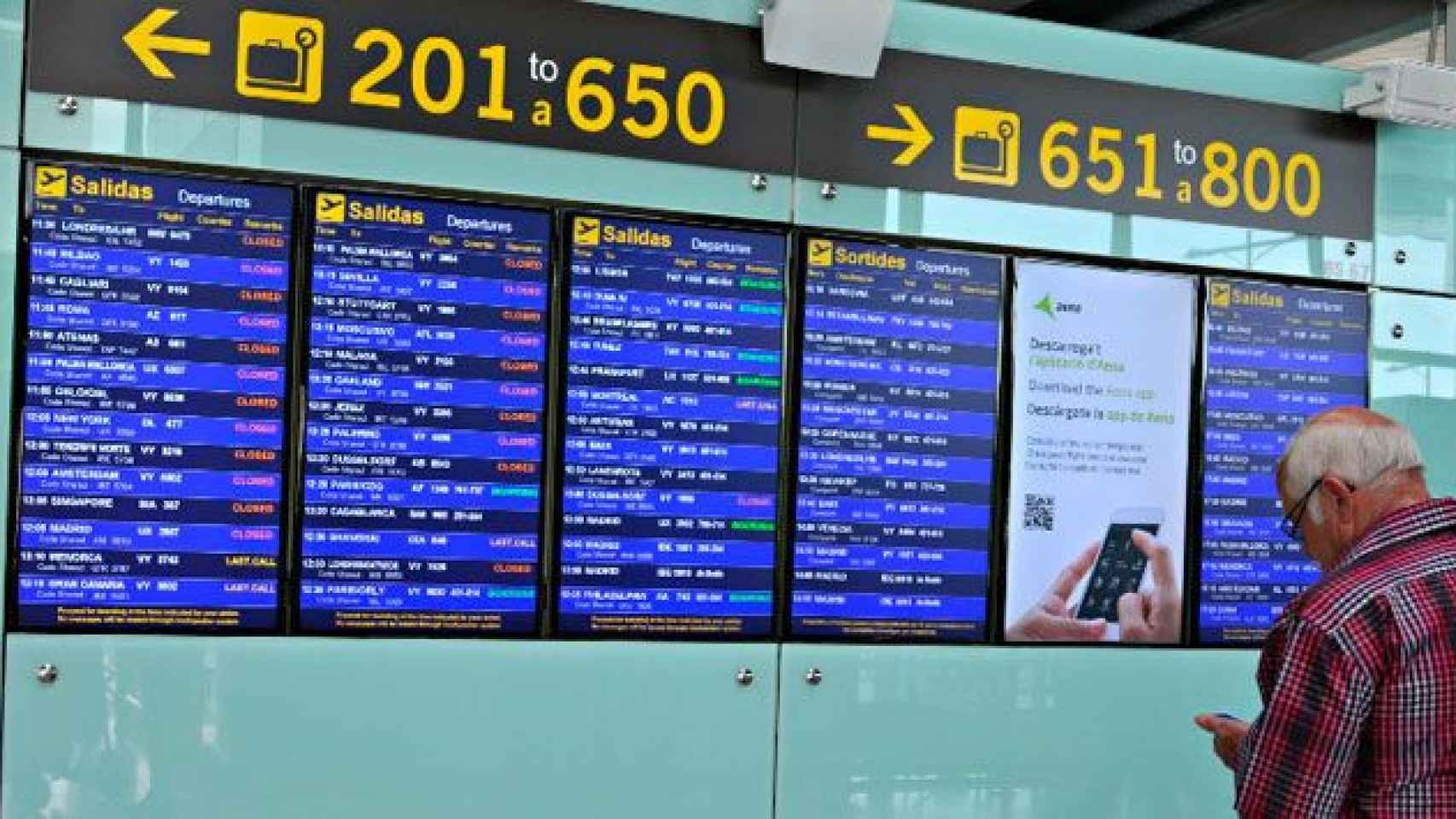 Imagen de una de las nuevas pantallas de información del aeropuerto de El Prat / CG