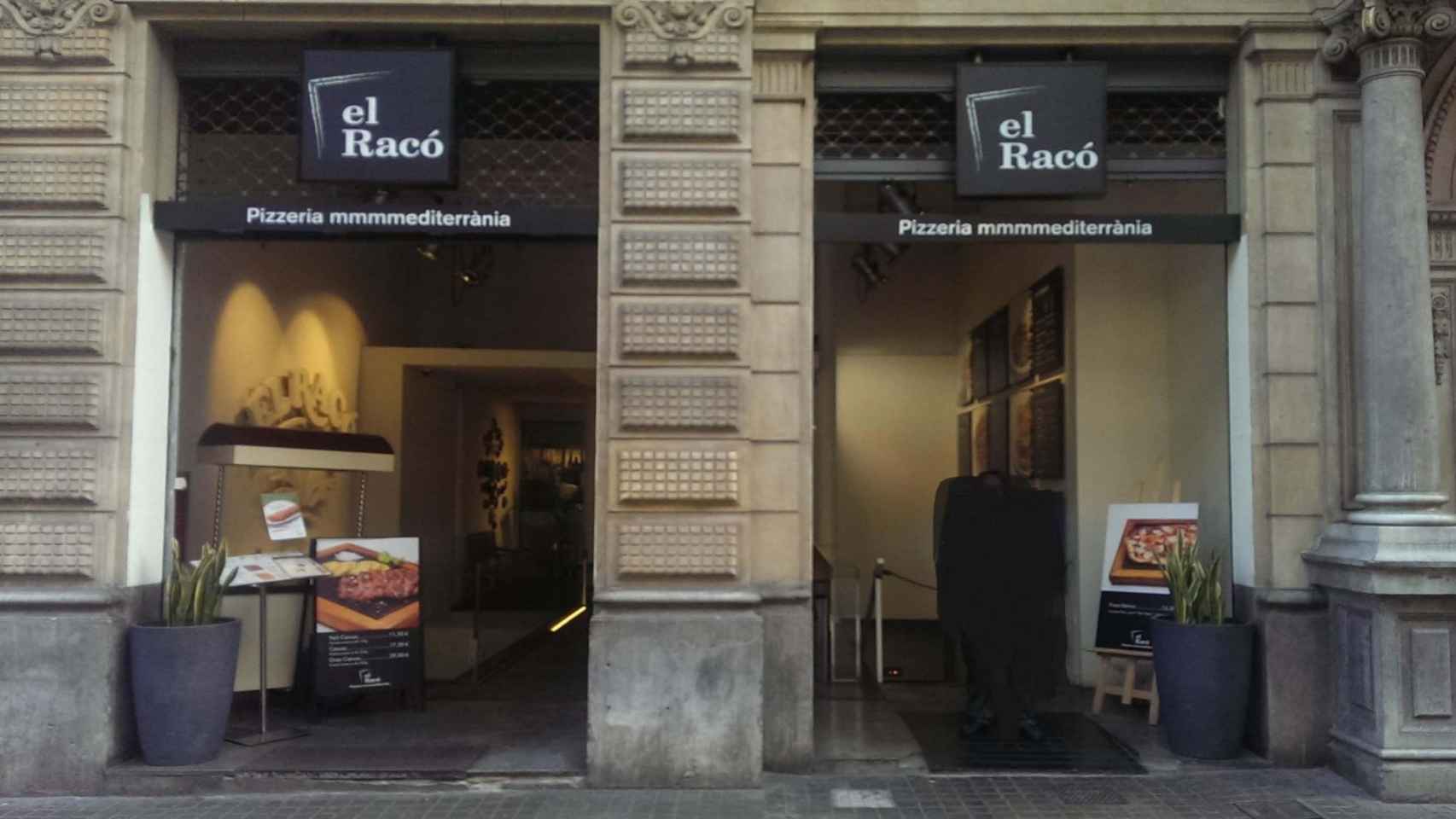El exterior de un local de pizzerías El Racó en Barcelona / CG