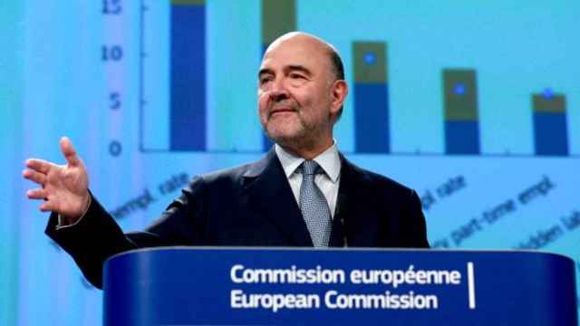 El comisario europeo de Asuntos Económicos, Pierre Moscovici, presenta en Bruselas las previsiones de invierno de la Comisión / EFE