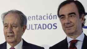 Juan Villar-Mir (d), presidente de OHL, junto a su padre y predecesor en el cargo, Juan Miguel Villar-Mir (i) en una imagen de archivo / EFE