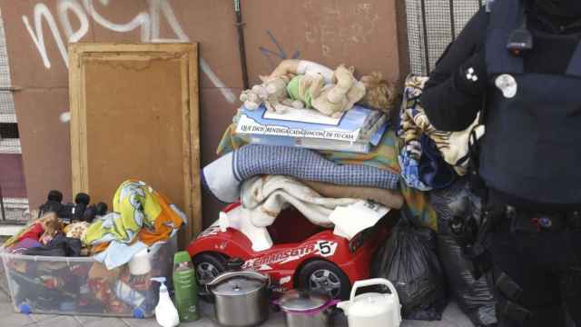 Una familia encuentra vacío su nicho tras ser desahuciado por una deuda que desconocía