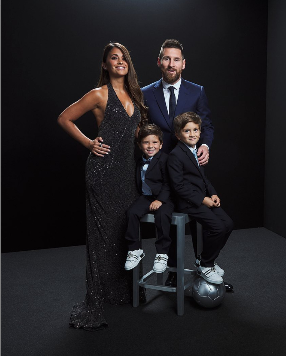 Antonela Roccuzzo, Leo Messi y sus hijos en la gala The Best