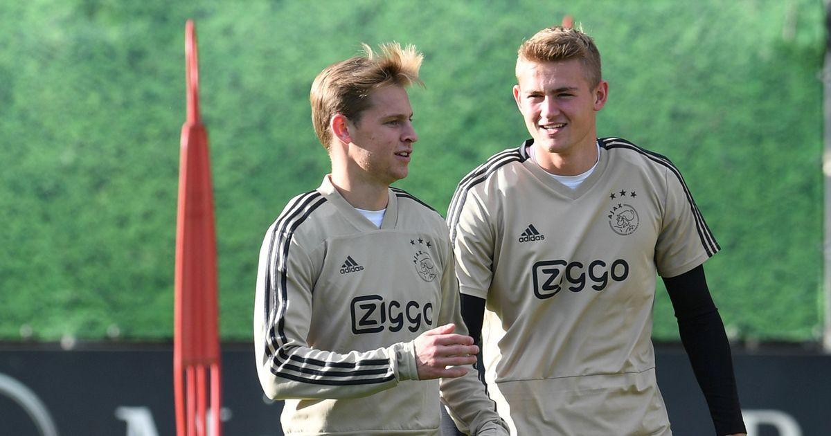 Una foto de Frenkie de Jong y Matthijs De Ligt durante un entrenamiento del Ajax / AJAX