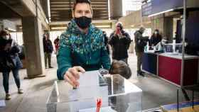 Leo Messi votando a Laporta en las elecciones / FCB