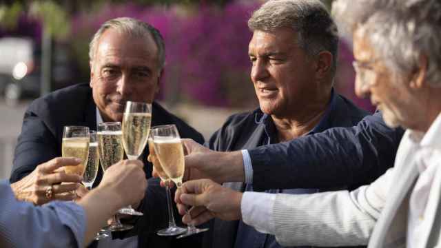 Joan Laporta brinda con Rafa Yuste y Xavi Puig en un homenaje del Barça a Johan Cruyff / EFE