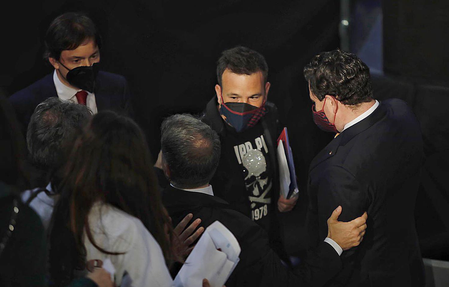 Laporta, presidente del Barça,  junto a sus avalistas José Elías y Eduard Romeu / EFE