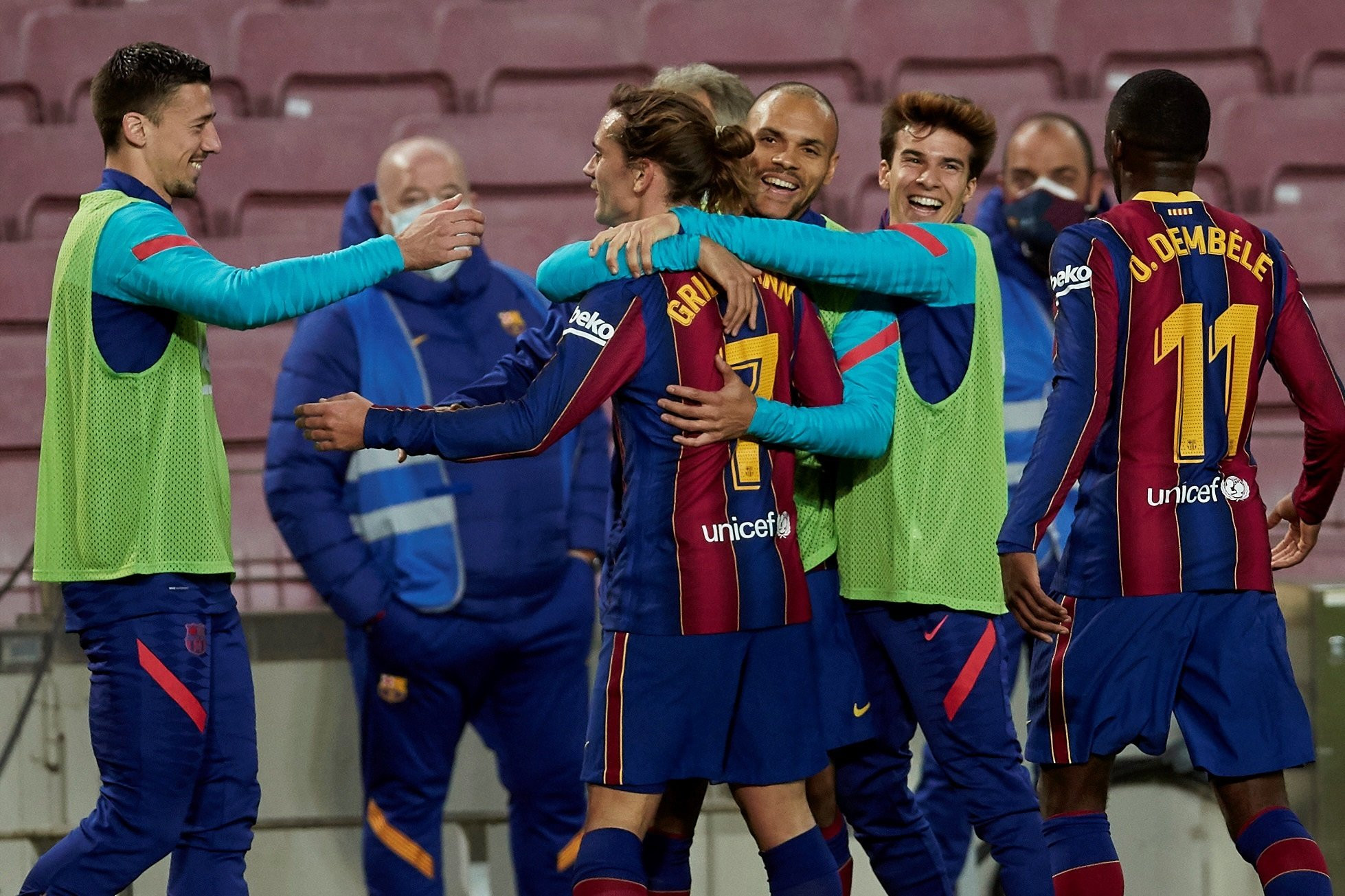 Griezmann celebrando su gol con sus compañeros / EFE