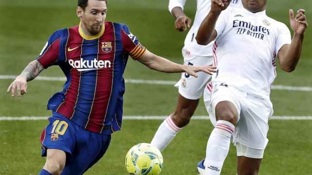 Messi con Casemiro EFE