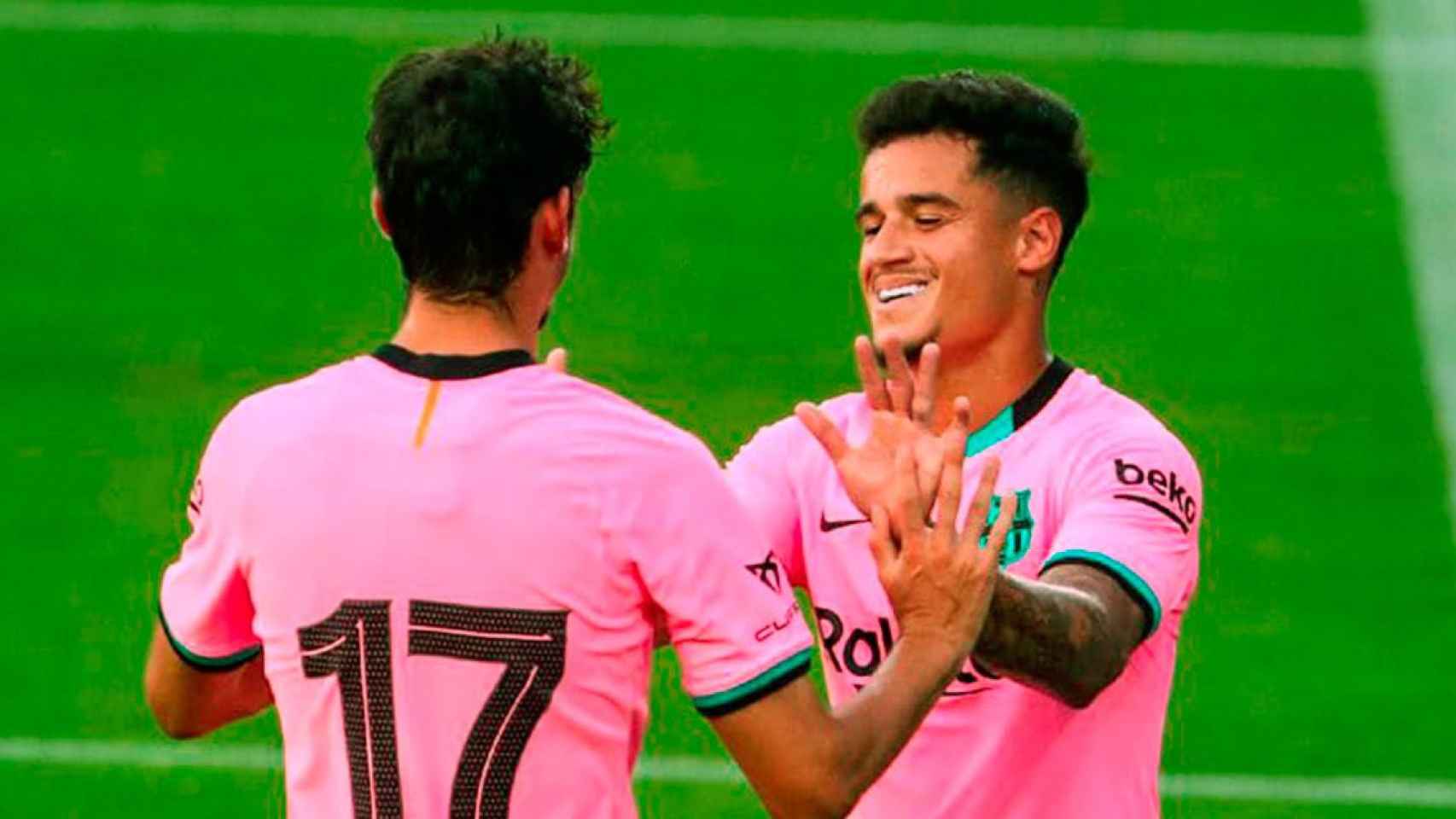 Coutinho y Trincao celebran un gol del Barça / EFE
