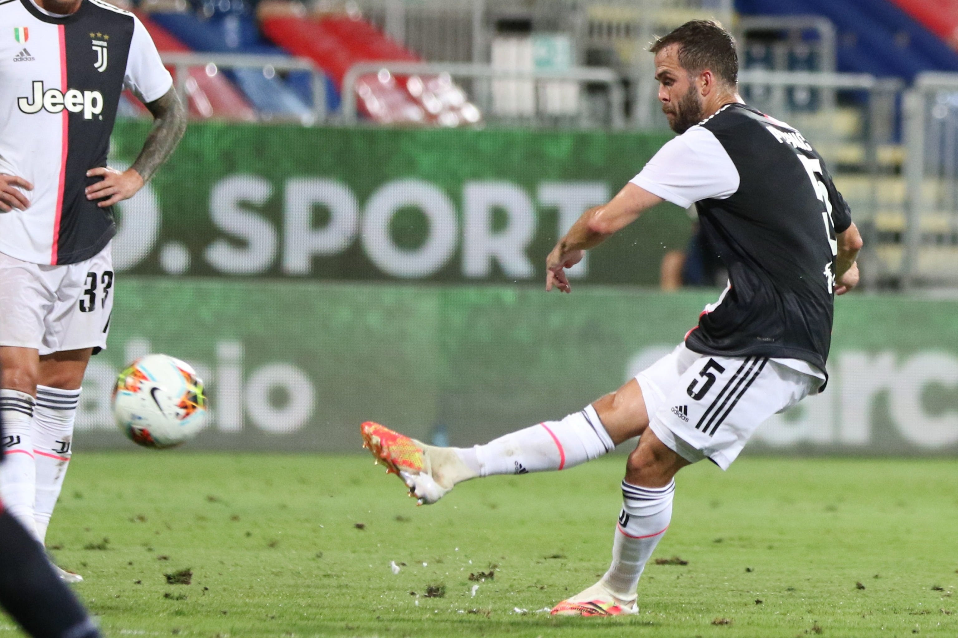 Miralem Pjanic en una acción en su etapa con la Juventus de Turín / EFE