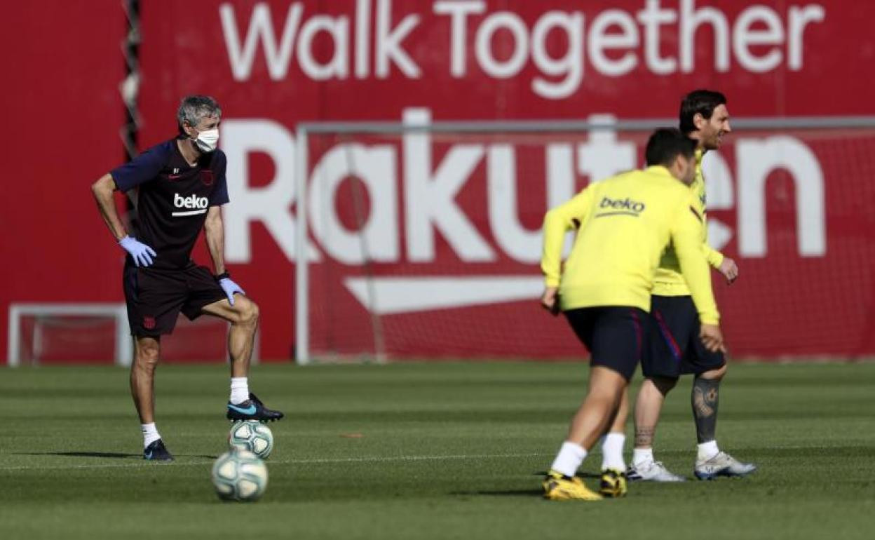 Quique Setién, en un entrenamiento del Barça | FCB