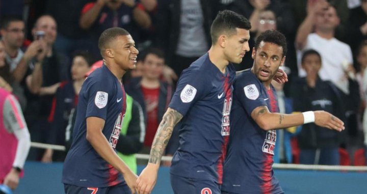 Mbappé, Paredes y Neymar celebrando un gol con el PSG / EFE